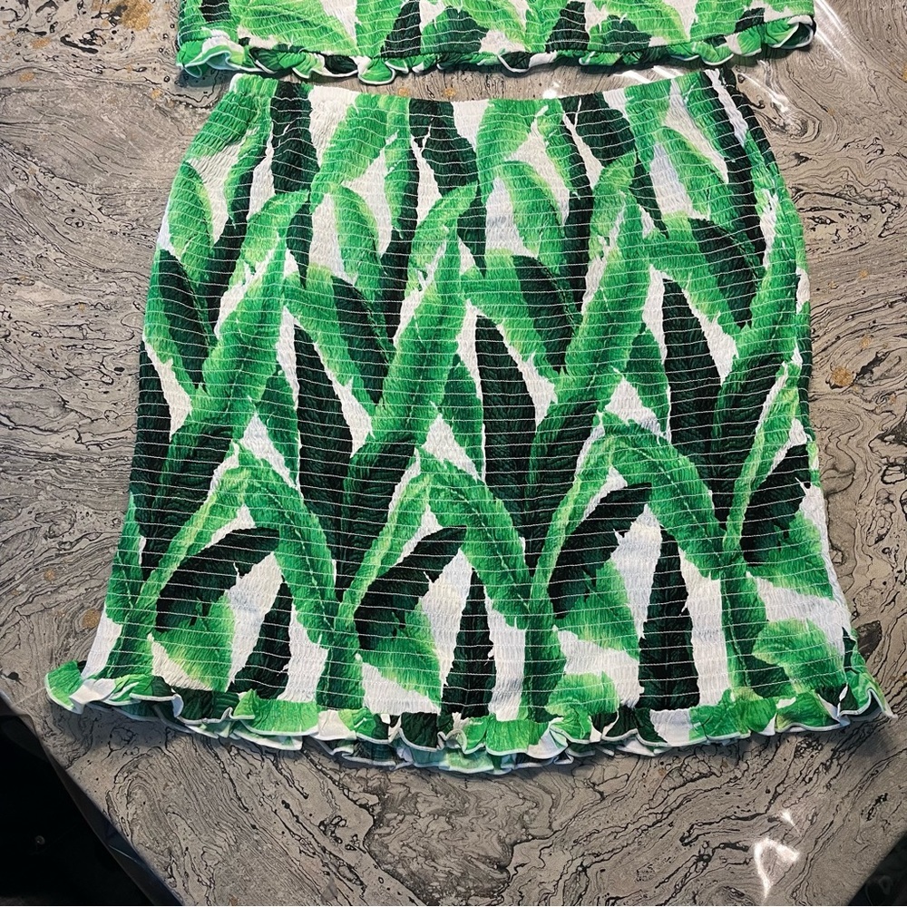 Plus Size Smocked Tropical top and Leaf Skirt setTop is size 2x - Picture 13 of 13